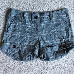 Patterned stretchy dressy shorts